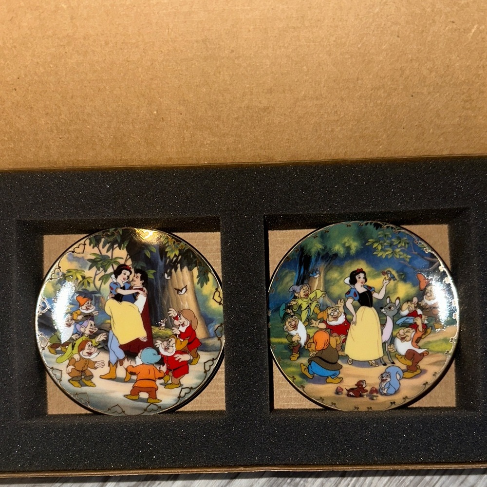Disney Snow White and the Seven Dwarfs miniature Plates collection